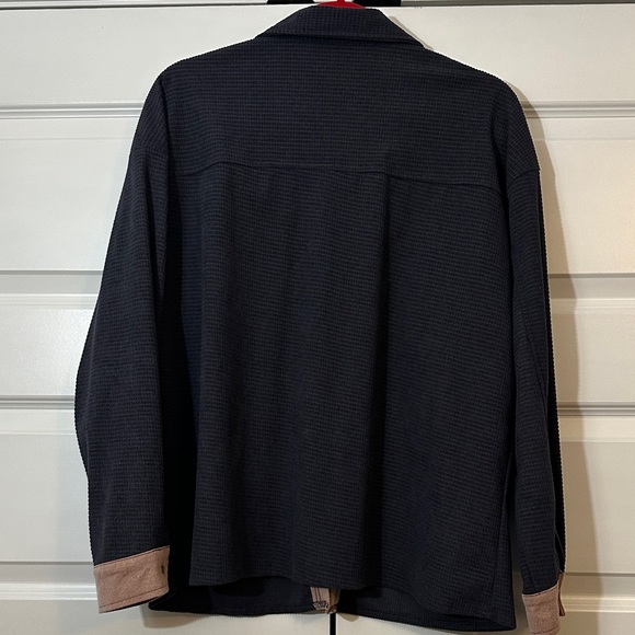 Button up - Picture 6 of 6